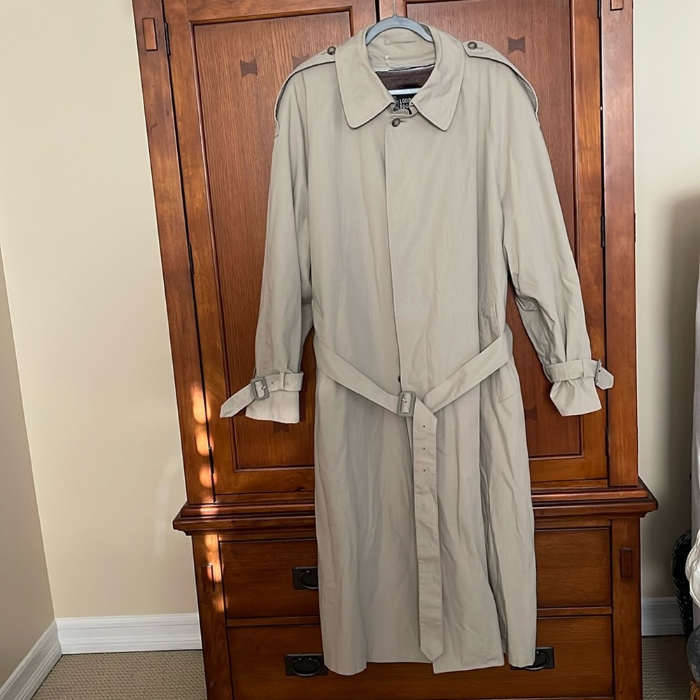 Men’s London Fog trench coat with removable liner (46 Long)